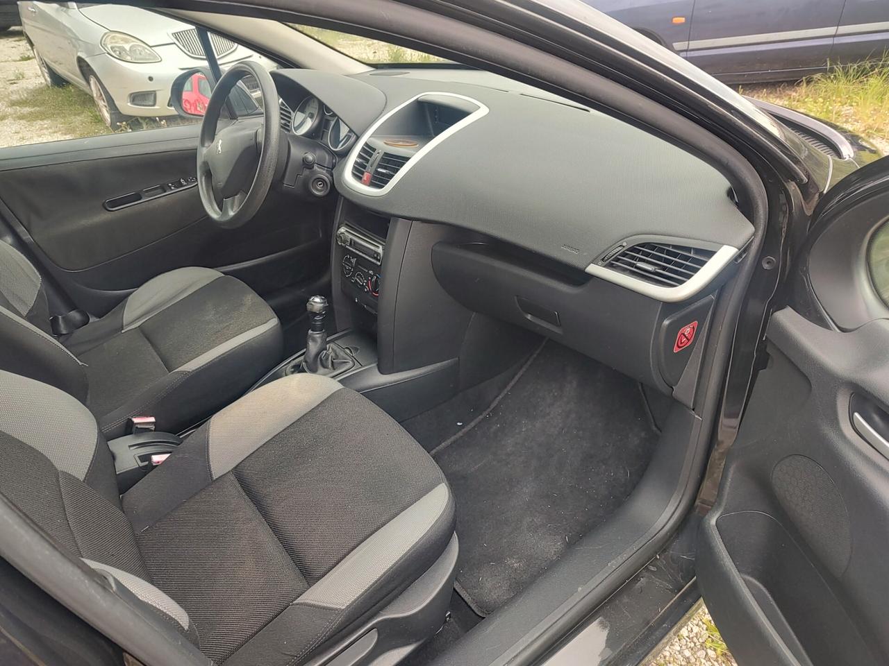 Peugeot 207 1.4 8V 75CV 5p. ONE Line