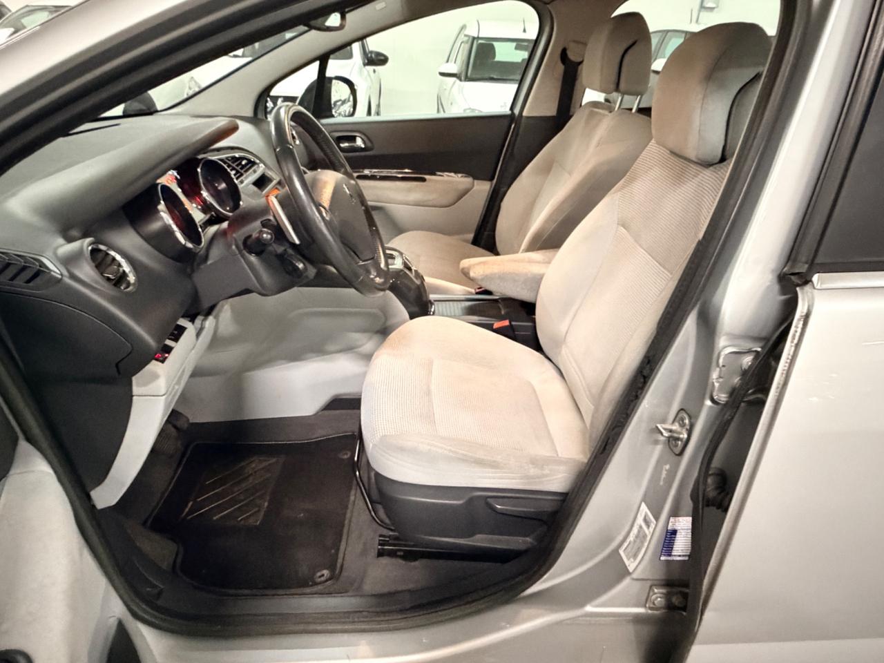 Peugeot 5008 1.6 e-HDi 112CV Stop&Start cambio robotizzato Active