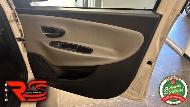 LANCIA Ypsilon 1.2 69 CV 5 porte Gold Adatta Neopatentati