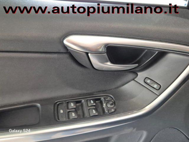VOLVO XC60 D4 AWD Geartronic Kinetic