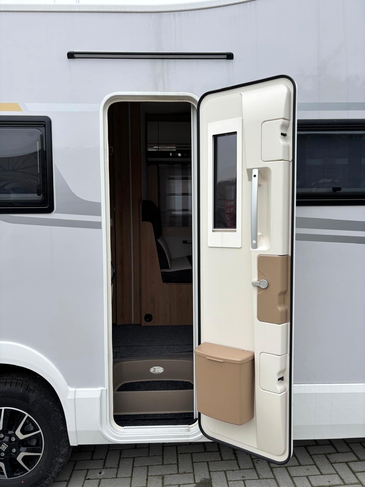 Ci International Horon 77 camper