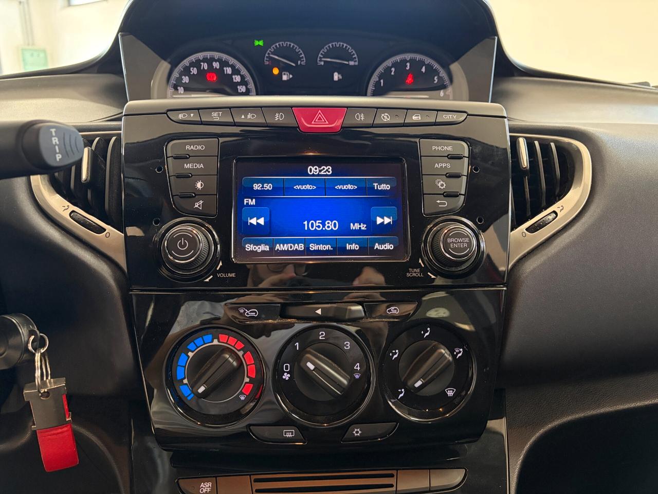 Lancia Ypsilon 1.0 FireFly 5 porte S&S Hybrid Ecochic Silver