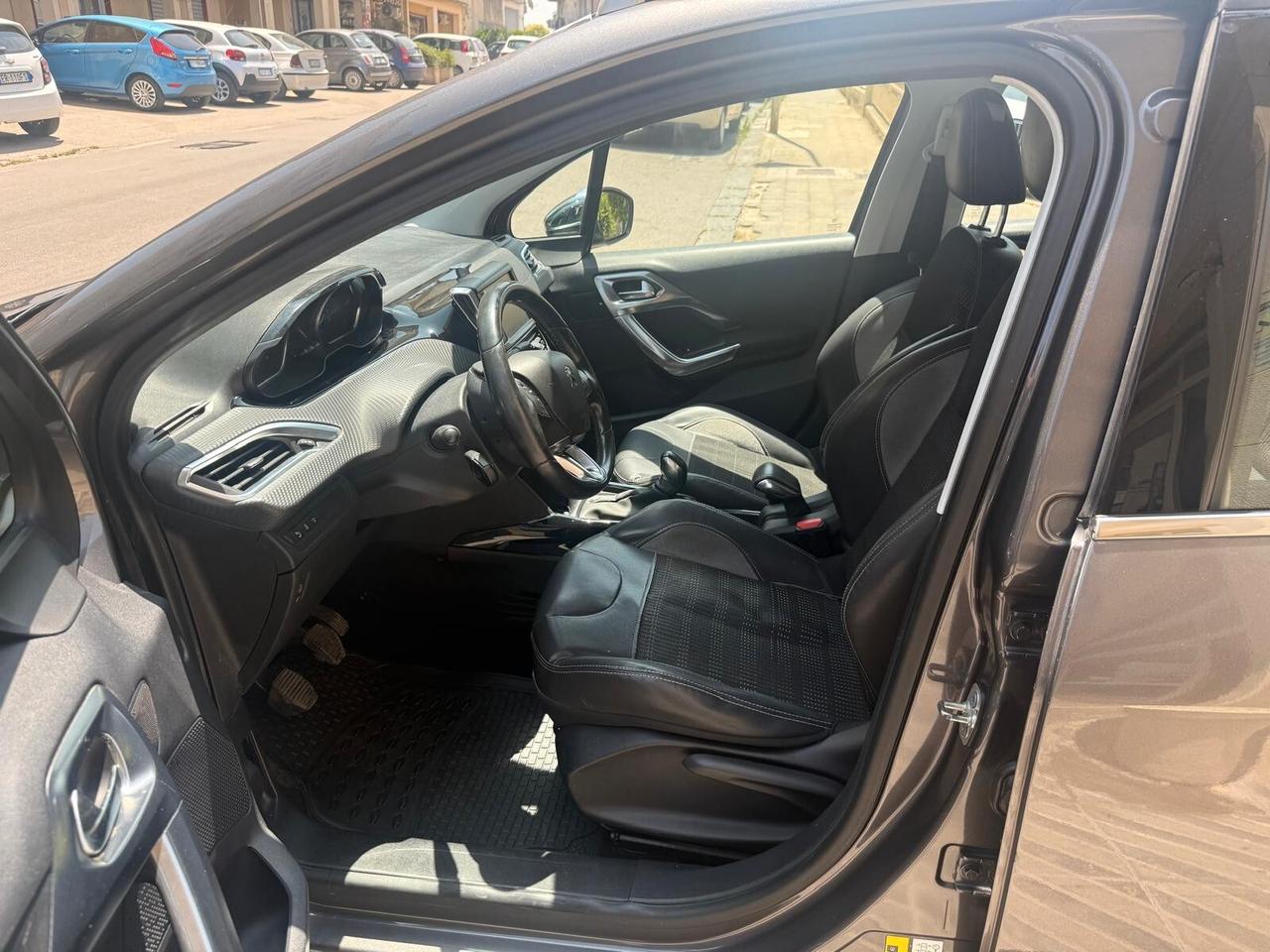 Peugeot 2008 BlueHDi 100 S&S Black Matt