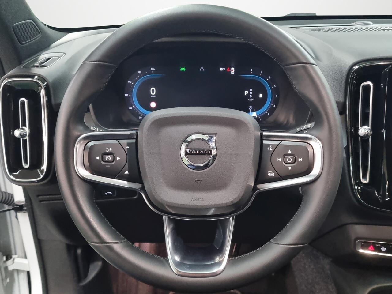 Volvo XC40 B3 automatico Plus Dark