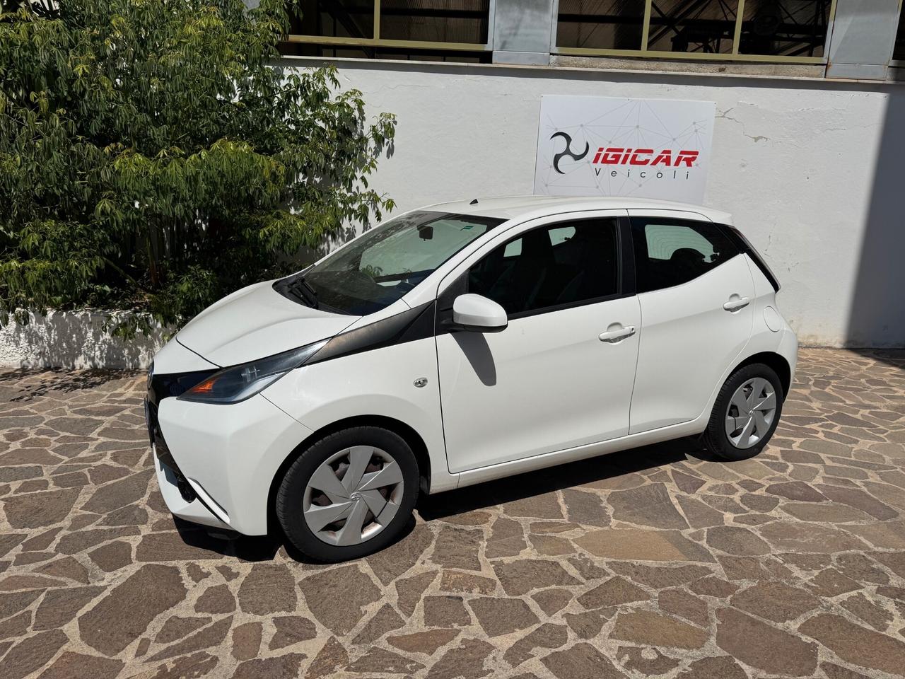 Toyota Aygo 1.0 VVT-i 69 CV 5 porte x-play MMT