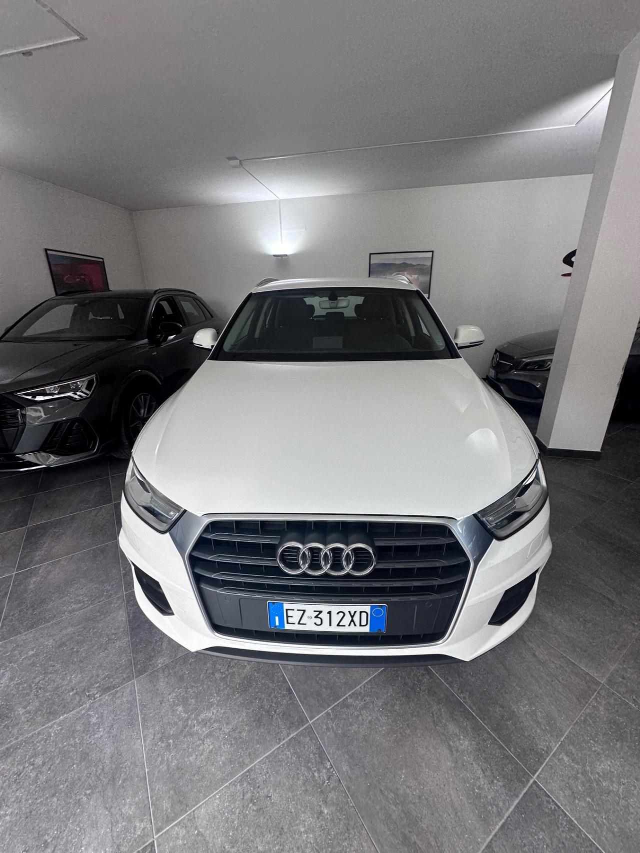 Audi Q3 2.0 TDI 120 CV Business