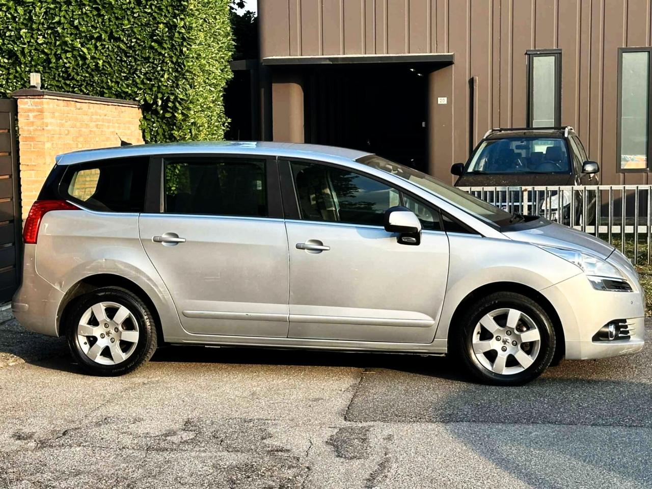 Peugeot 5008 1.6 HDi 112CV-7POSTI-GARANZIA-2012