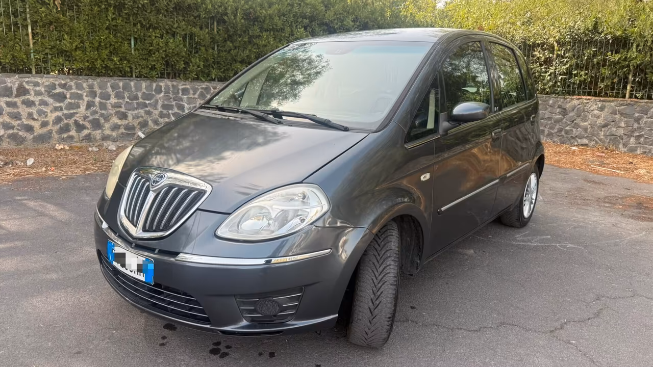 Lancia MUSA d.i.e.s.e.l. s.t.u.p.e.n.d.a. m.o.d. Argento