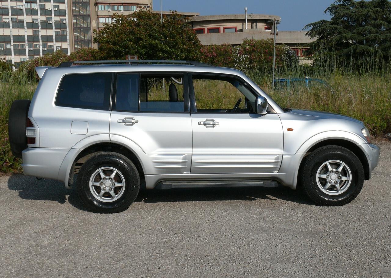 Mitsubishi Pajero 3.2 16V DI-D 5p. GLS2 Autocarro