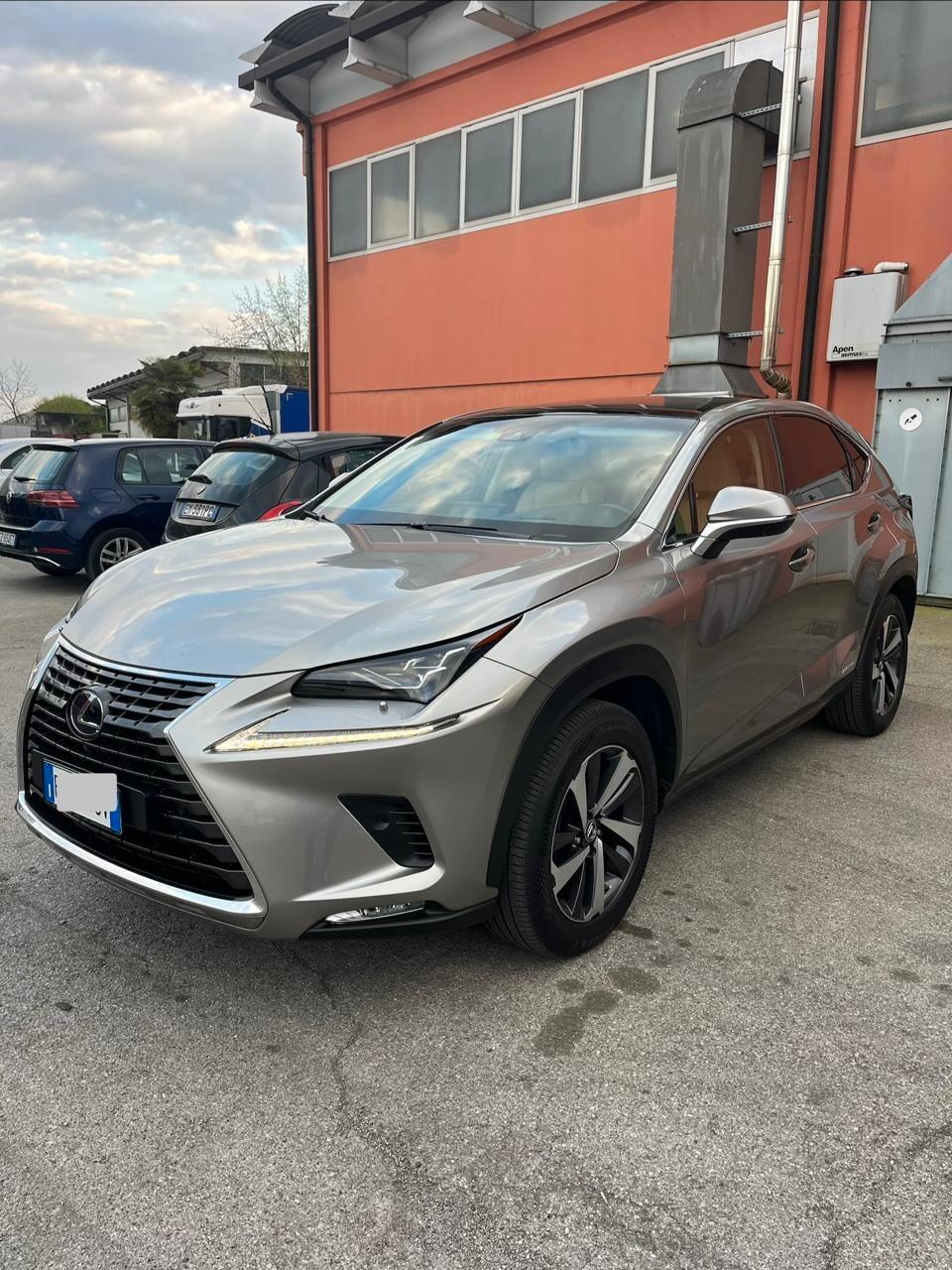 Lexus NX 300h Hybrid 4WD Luxury