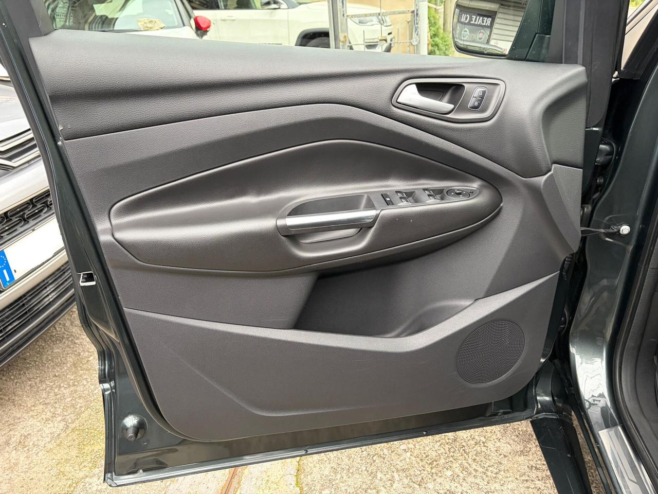 Ford Kuga 2.0 TDCI 150CV 4WD TETTO Powershift ST-Line