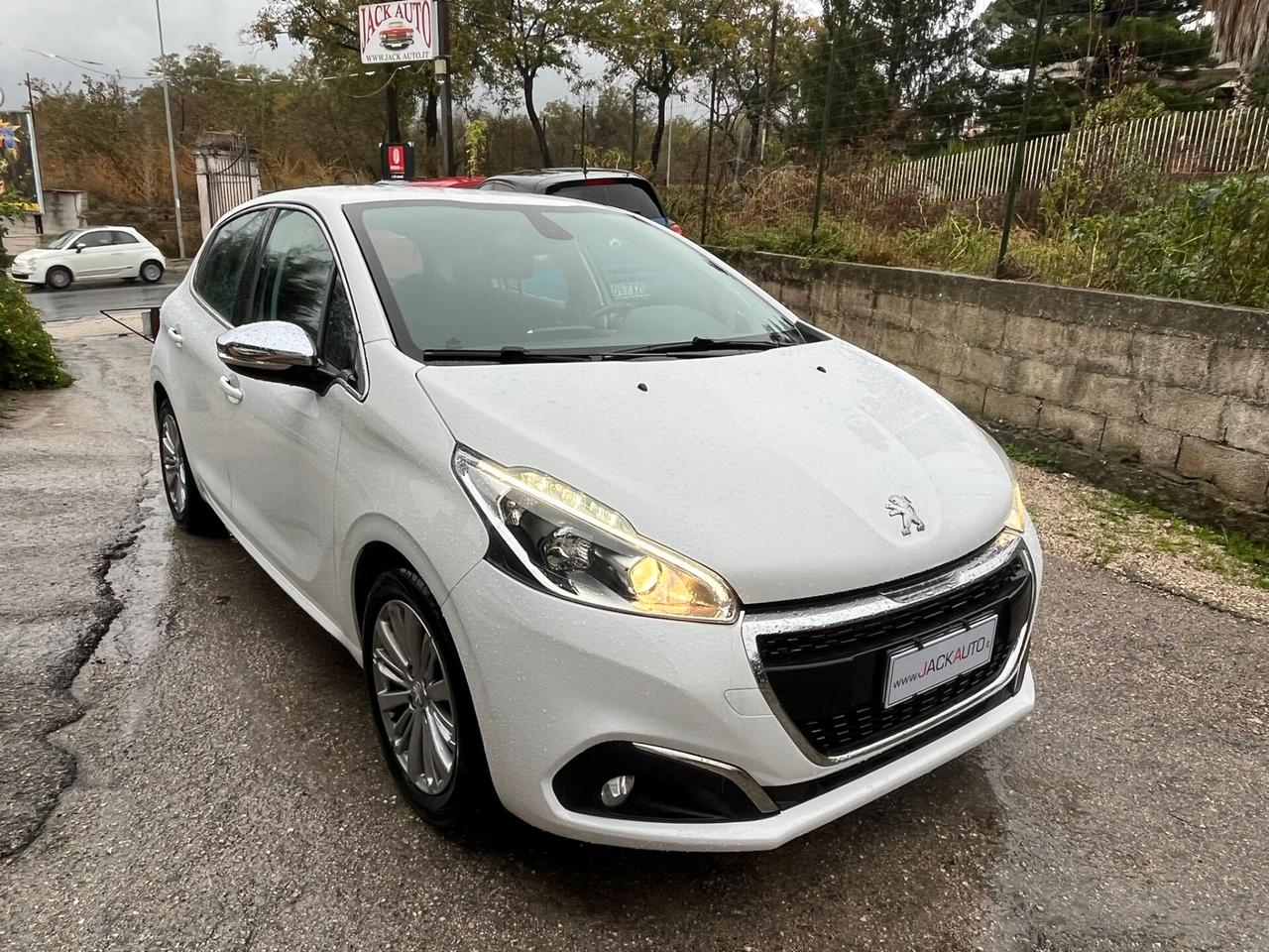 Peugeot 208 PureTech 82 5 porte Allure