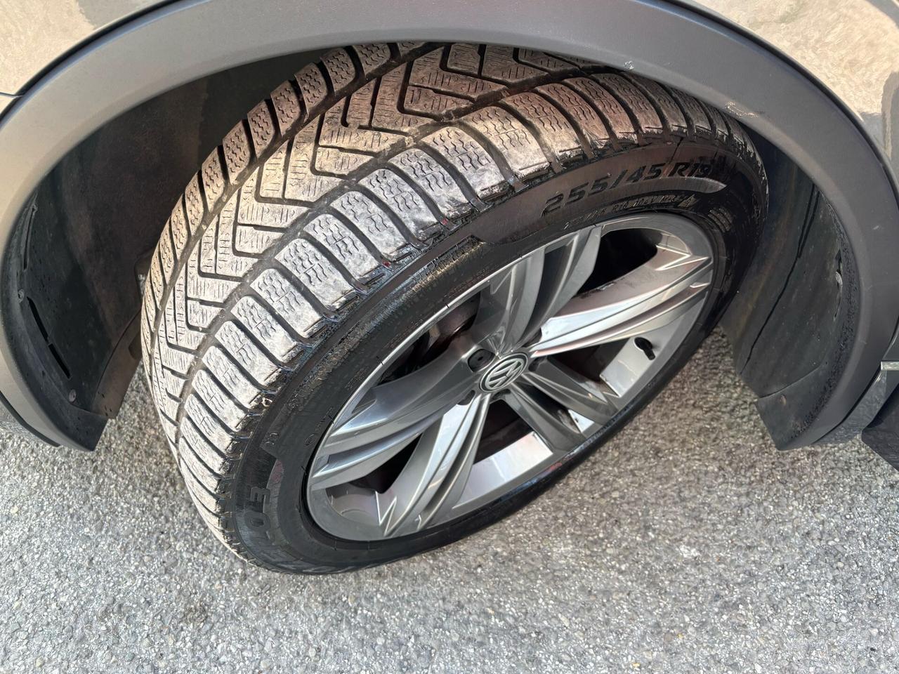 Volkswagen Tiguan 1.6 TDI Sport R-Line OK Neopatentati