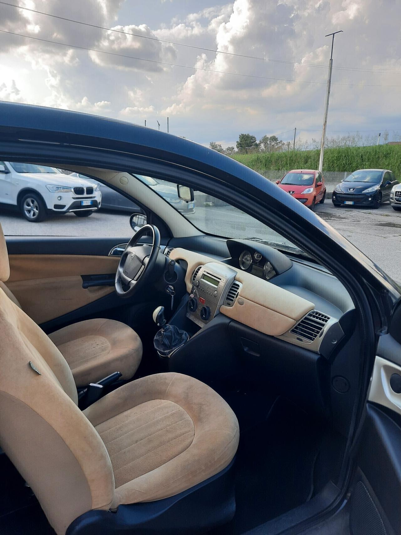 Lancia Ypsilon 1.2 Platino OK NEOPATENTATI