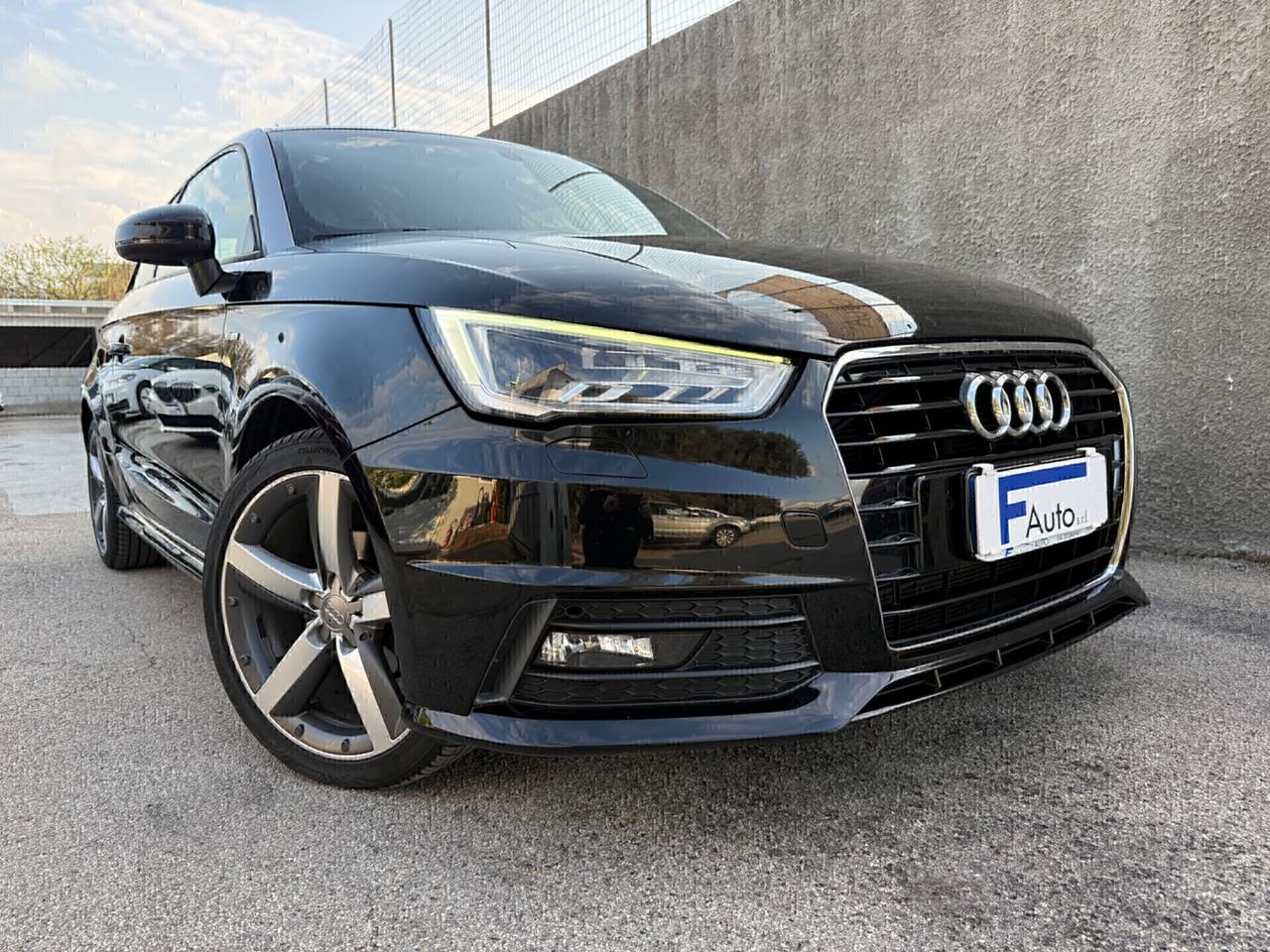 Audi A1 1.4 TDI S-Line Exterior,cerchi diamantati,Climatronic,ecc.