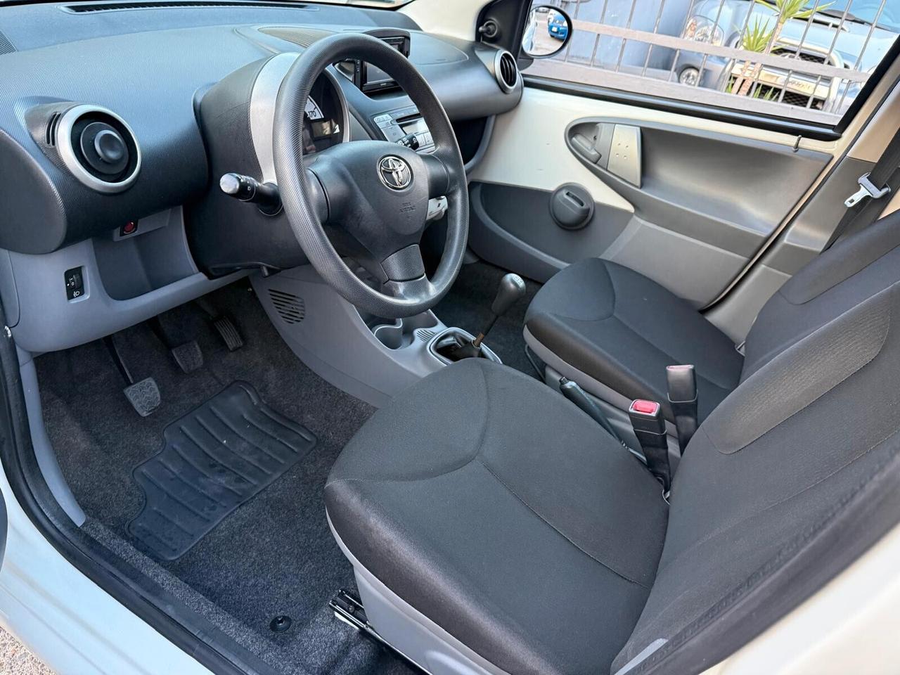 Toyota AYGO 1.0 5 porte Deep Ocean Connect PERFETTA