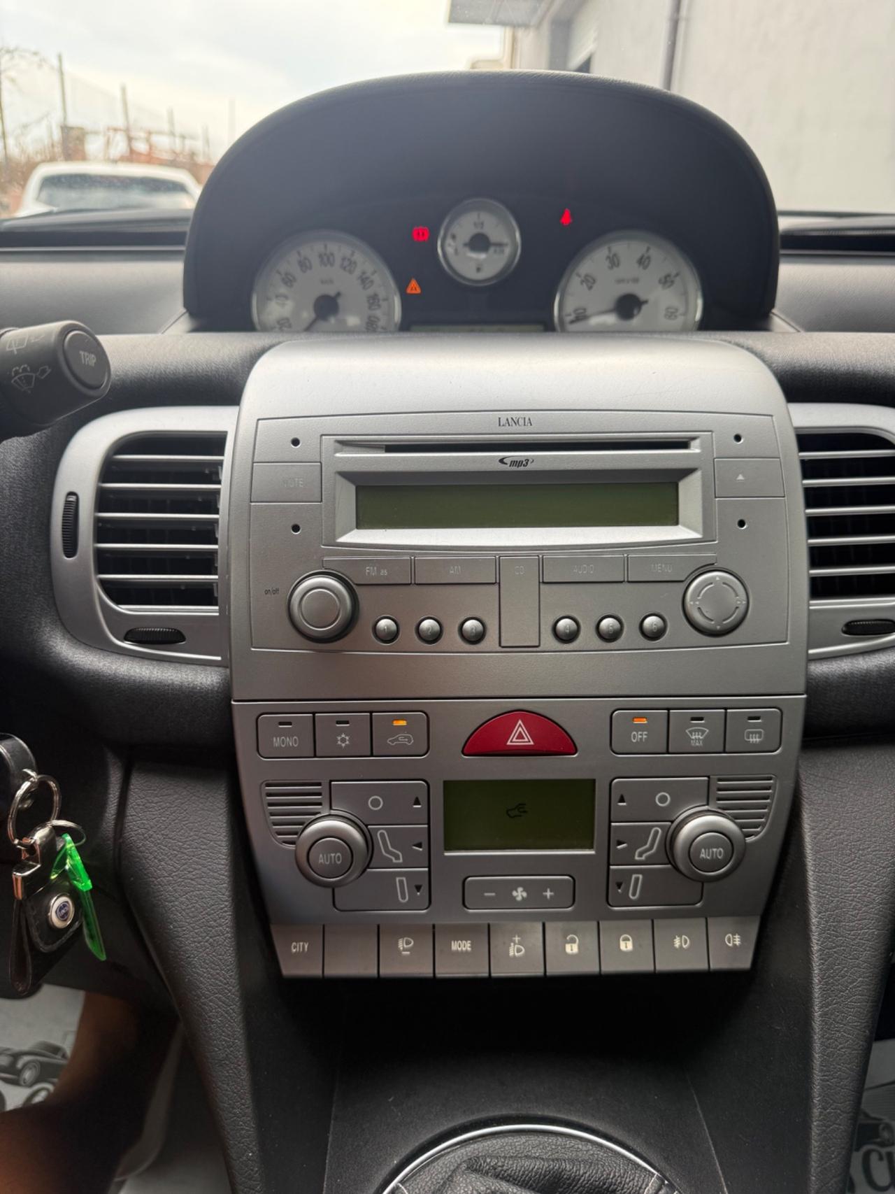 Lancia Ypsilon 1.2 69 CV 5 porte S&S Silver