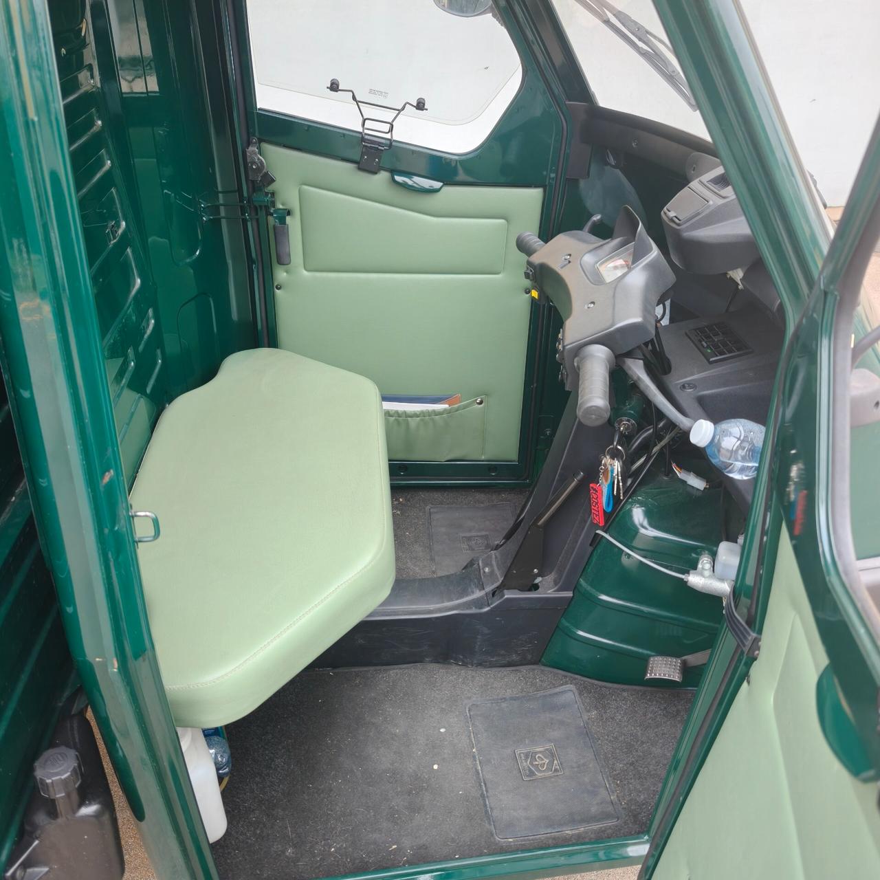 Piaggio Ape 50 con Cassone chiuso