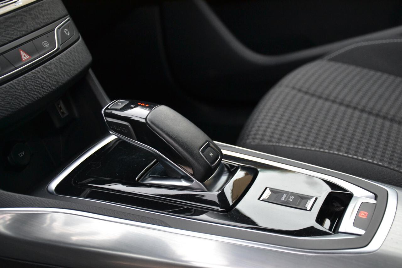 Peugeot 308 1.5 HDI 130CV AUTOM.+LED+NAVI+PDC+CRUISE+PRIVACY+