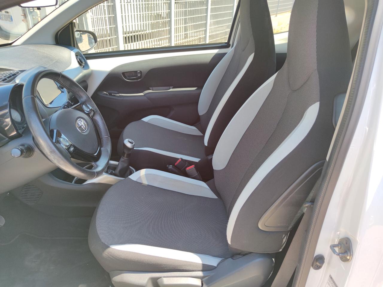 Toyota Aygo 1.0 VVT-i 69 CV 3 porte x-clusiv