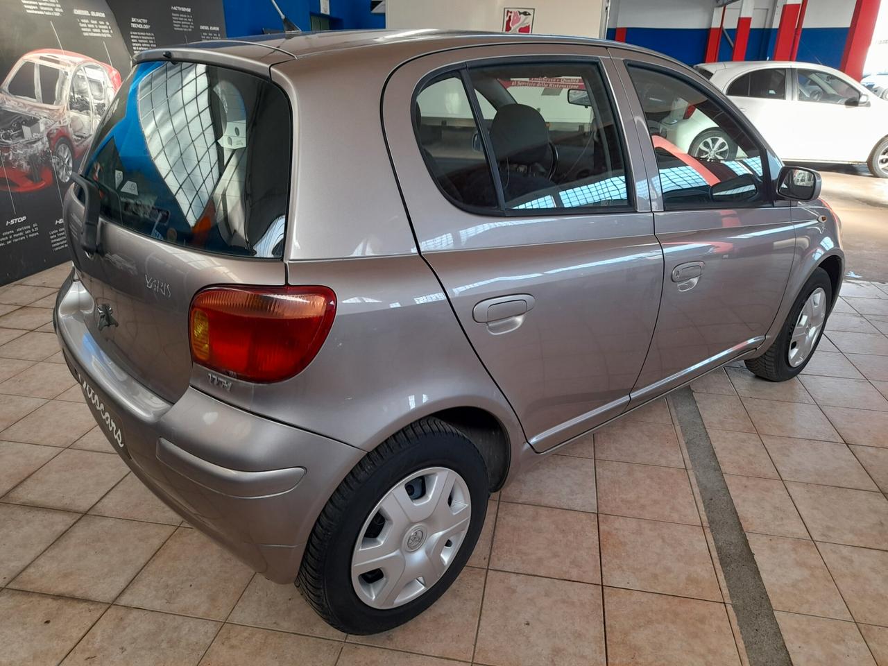 Toyota Yaris 1.0i 16V cat 5 porte Sol '03
