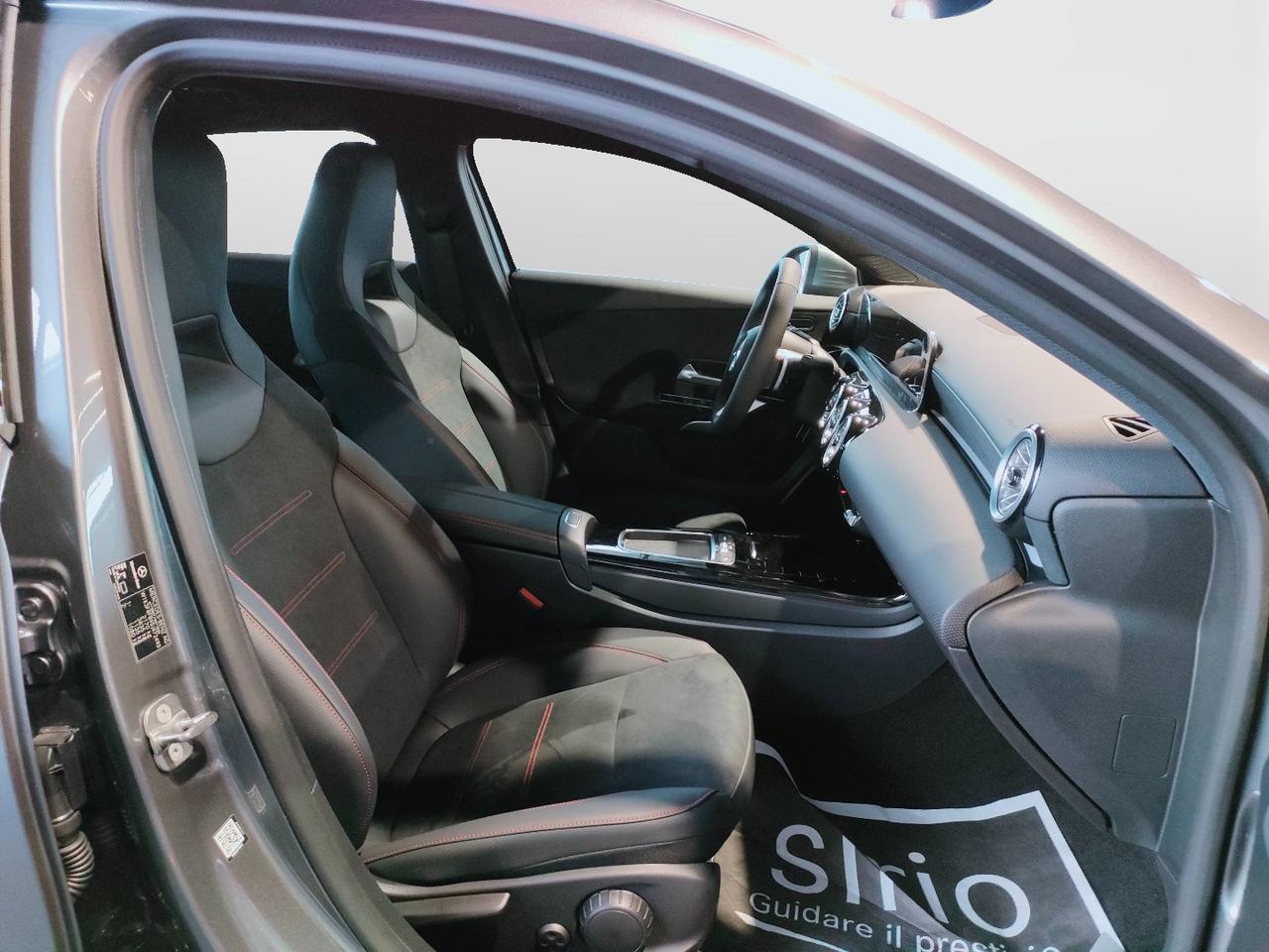 Mercedes-Benz A 250 e con tecnologia ibrida EQ