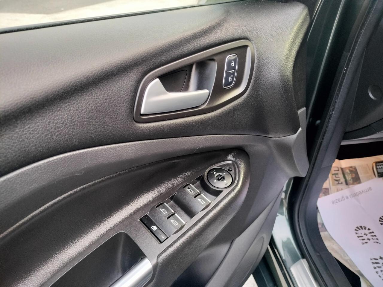 Ford Kuga 2.0 TDCI 150 CV S&S 4WD Powershift ST-Line