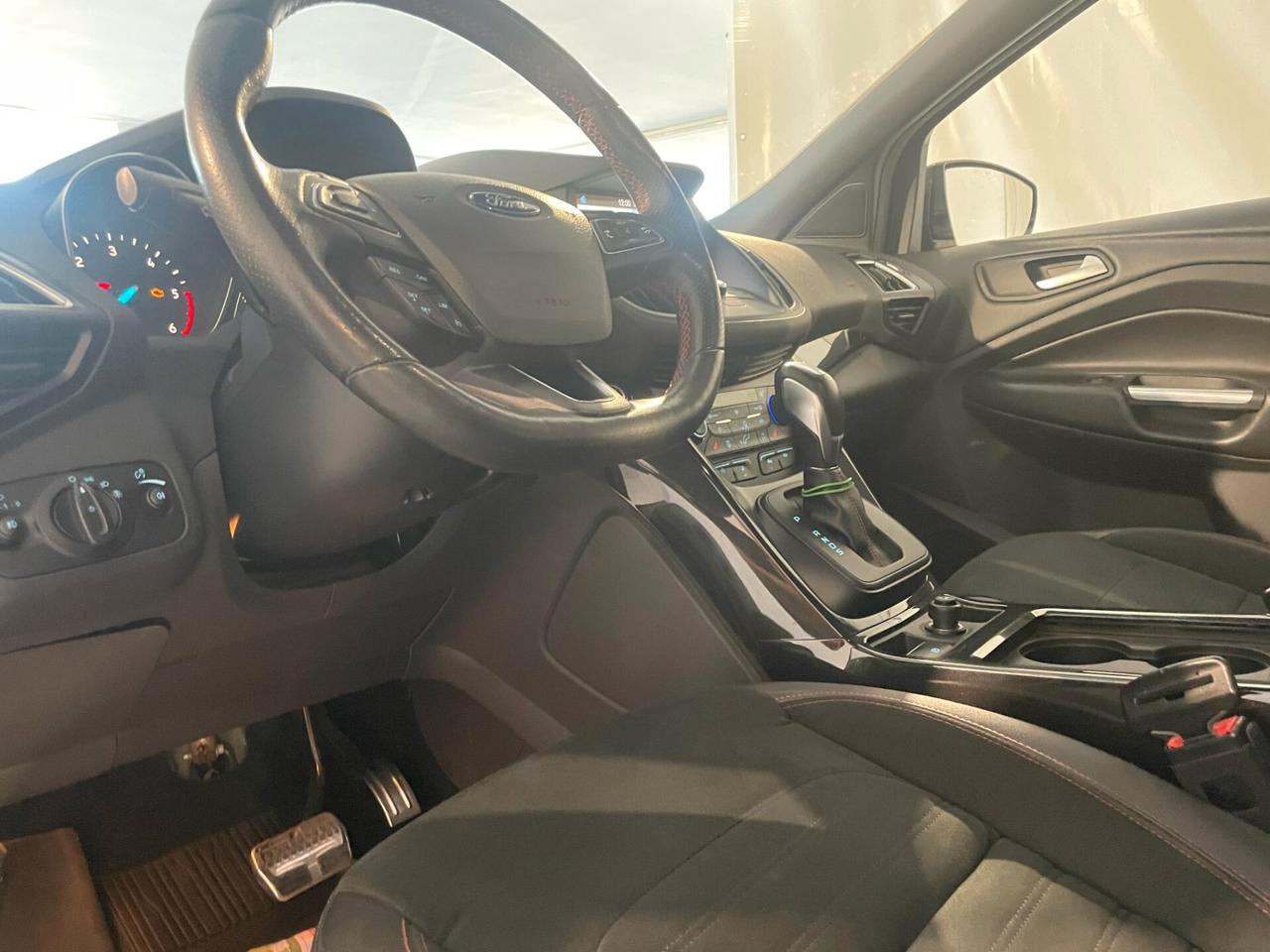 Ford Kuga 2.0 TDCI 150 CV S&S 4WD Powershift ST-Line