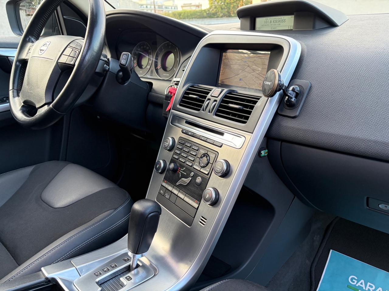 Volvo XC60 2.4 D5 Momentum “Tetto apribile” full optional