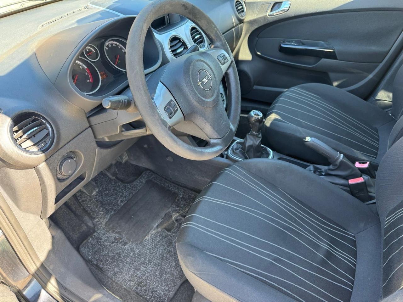 Opel Corsa 1.2 5 porte Cosmo neopatentati