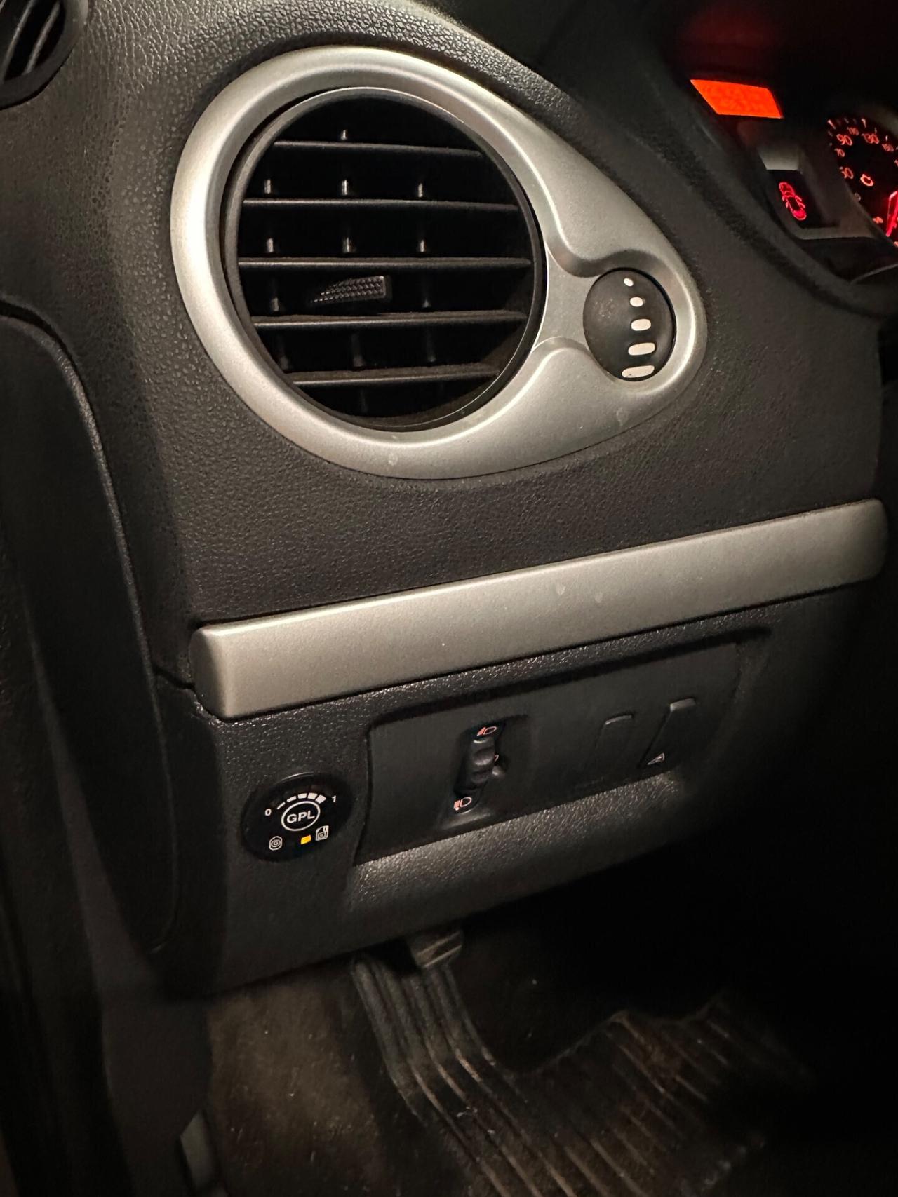 Renault Clio 1.2 16V 5 porte GPL 2012