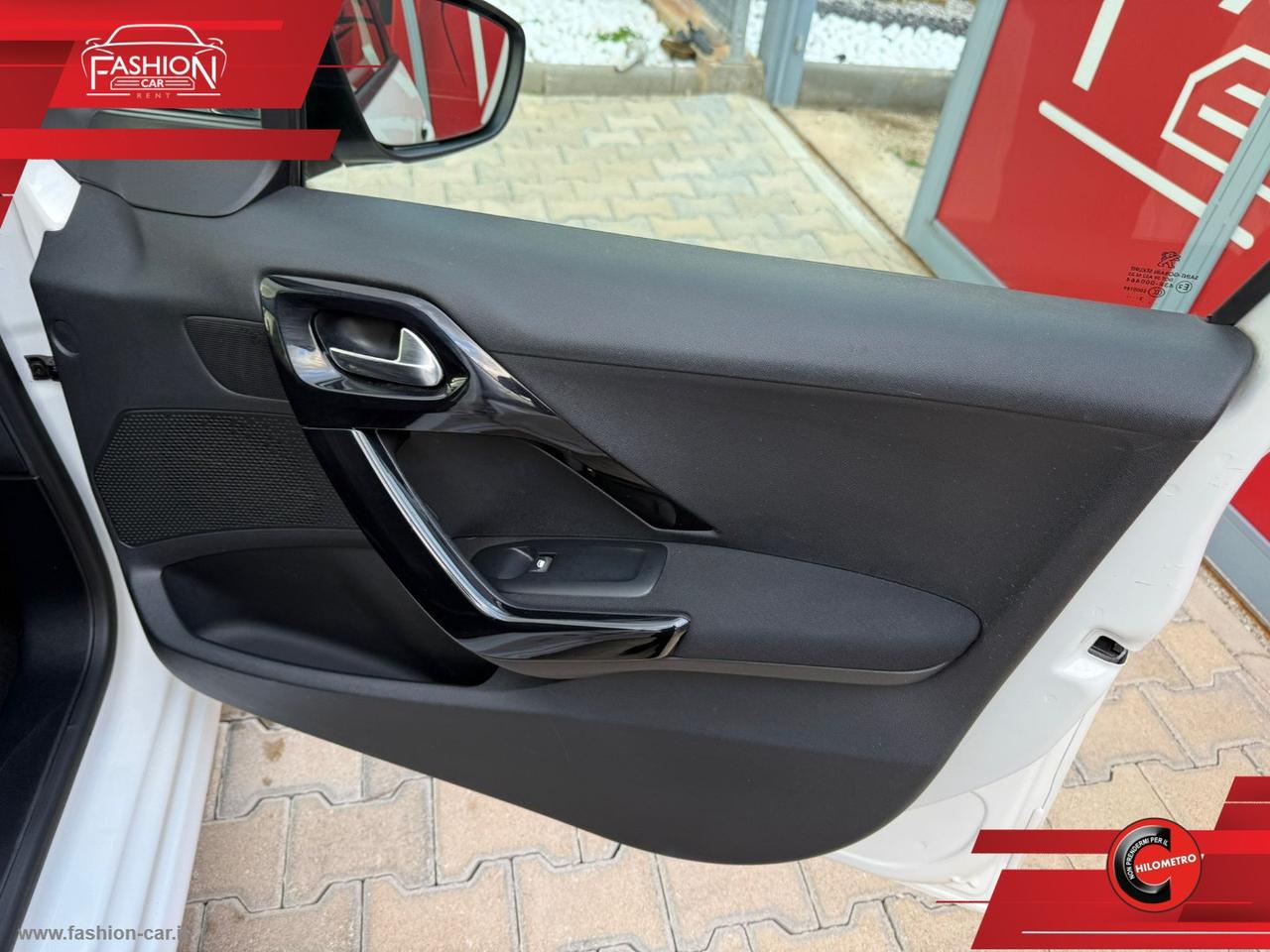 PEUGEOT 208 1.4 HDi 68 CV 5p. Business