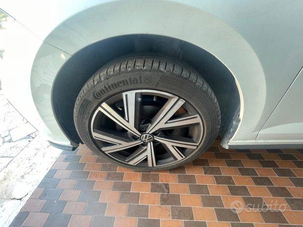 Volkswagen Polo 1.0 TSI DSG R-Line