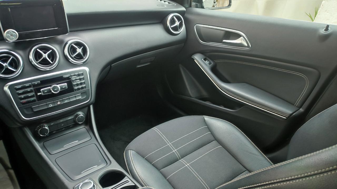 MERCEDES A180