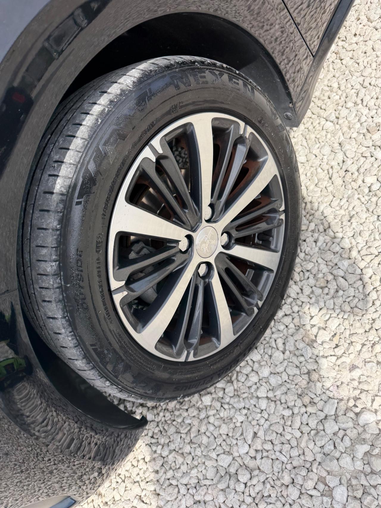 Peugeot 208 PureTech 82 5 porte Allure