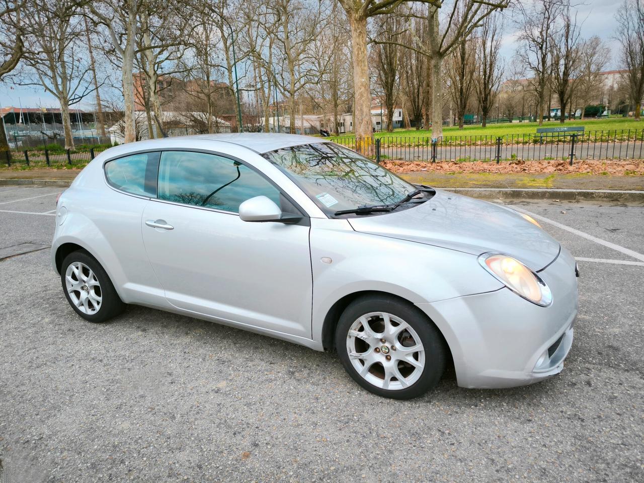 Alfa Romeo MiTo 1.6 JTDm 16V Distinctive Sport Pack