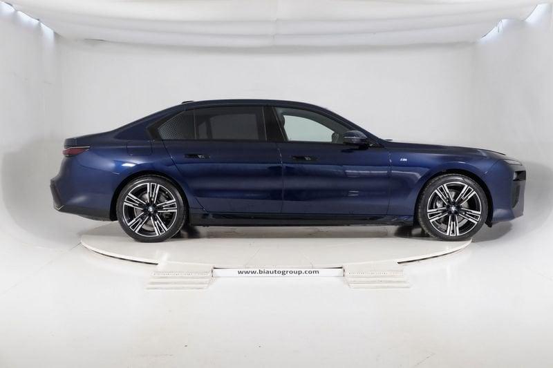 BMW Serie 7 G70 i7 xdrive60 MSport