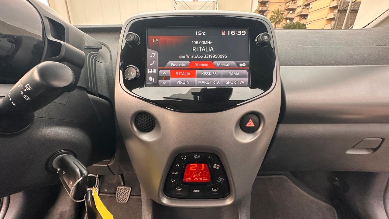 Toyota Aygo Connect 1.0 VVT-i 72 CV 5 porte x-play