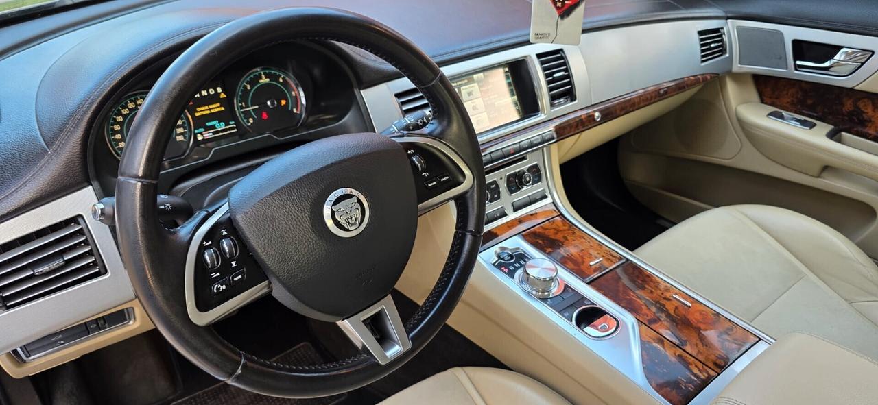 Jaguar XF 3.0 D V6 full optional