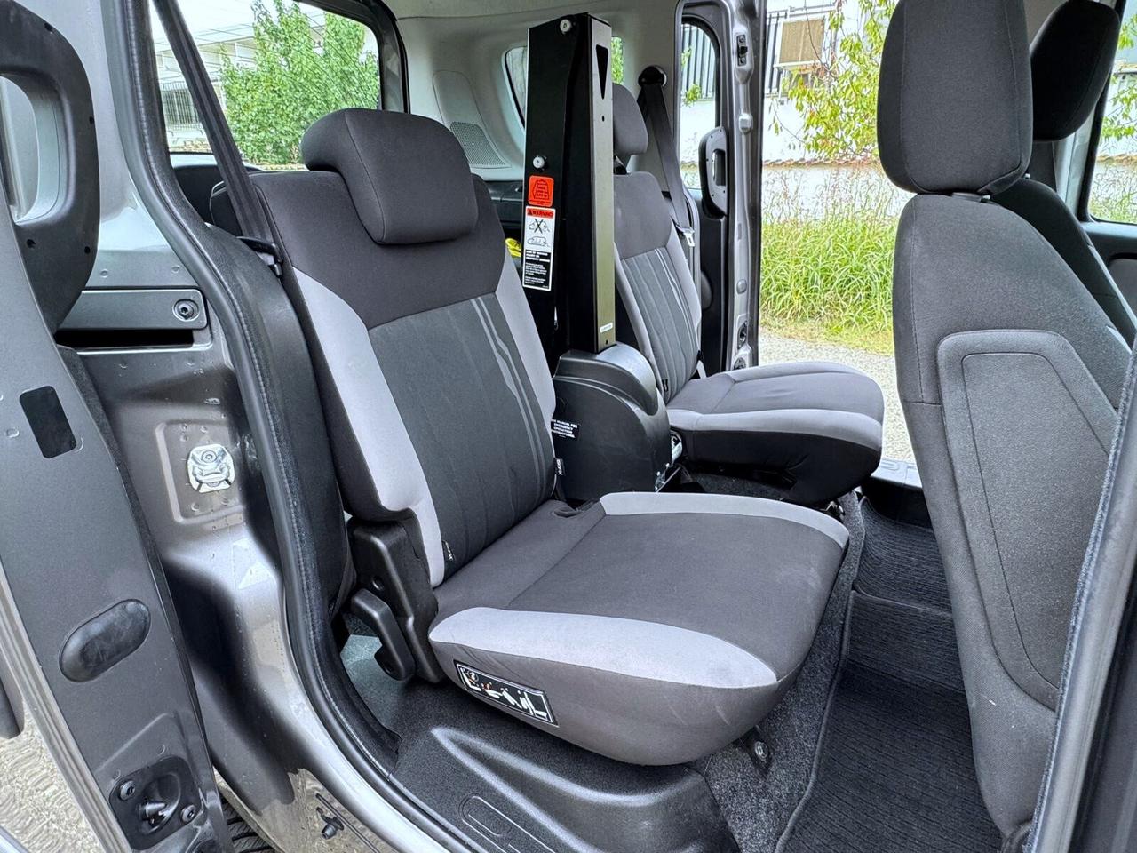 FIAT DOBLO 1.6 MJT XL PEDANA PER DISABILI