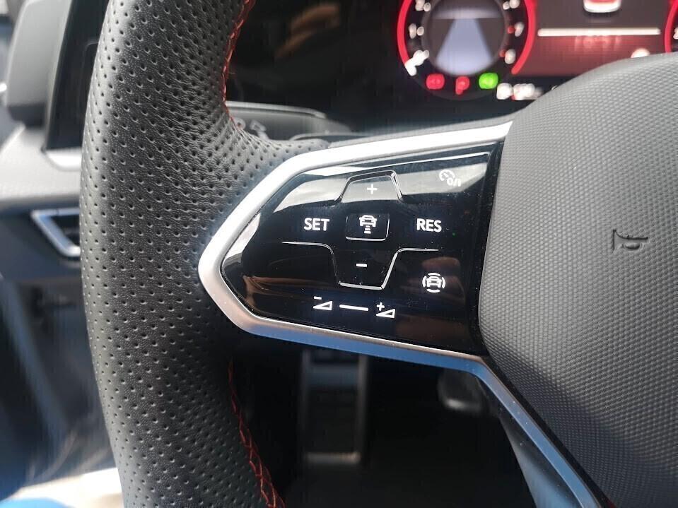 Volkswagen Golf GTI 2.0 TSI DSG Fari MATRIX