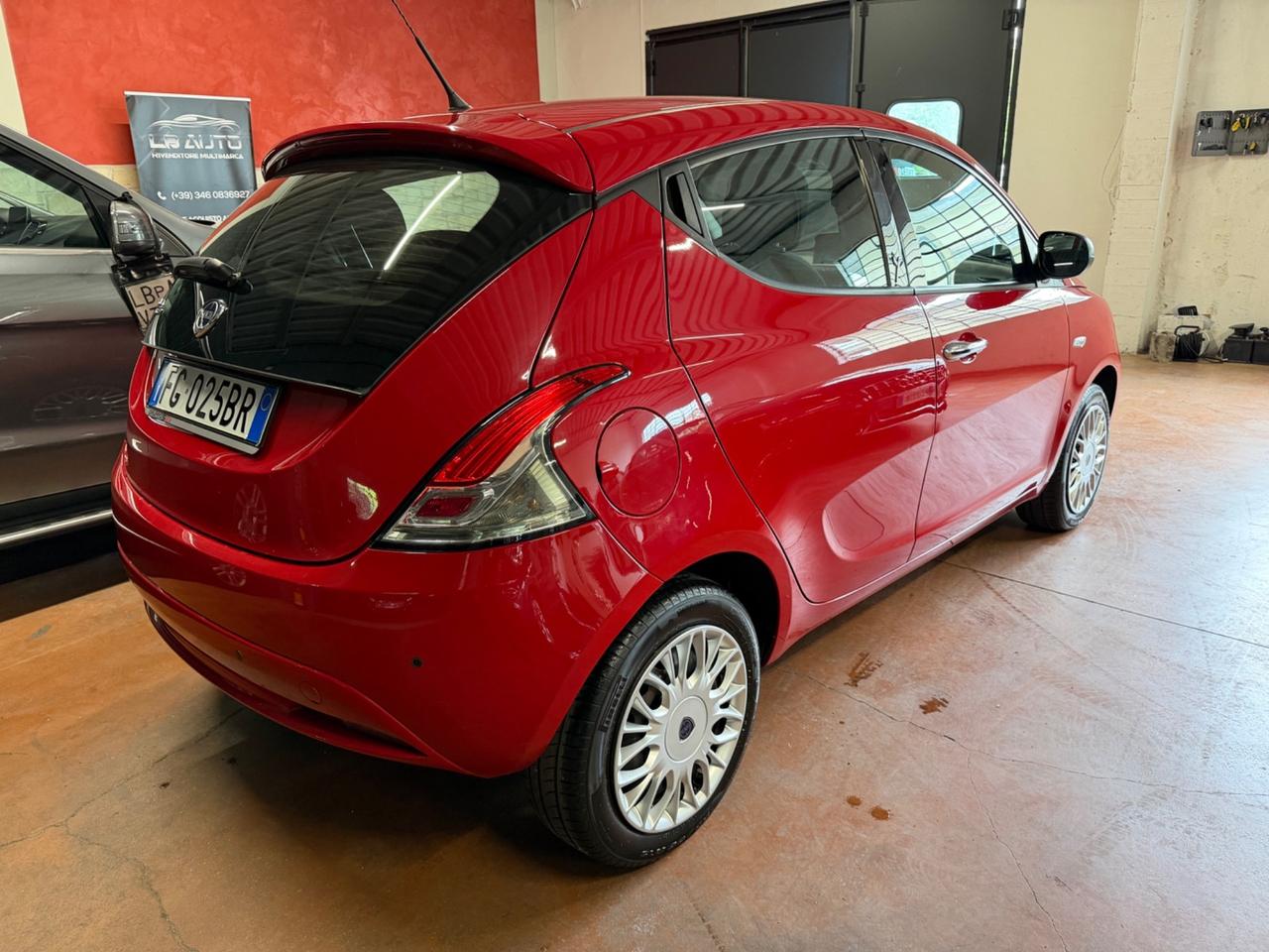 Lancia Ypsilon 0.9 TwinAir 85 CV 5 porte S&S DFN Gold