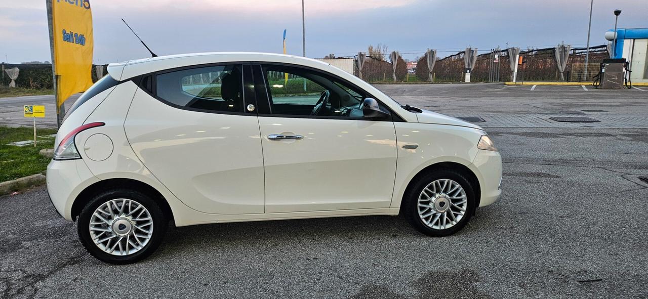 Lancia Ypsilon 1.2 69 CV 5 porte GPL Ecochic Silver