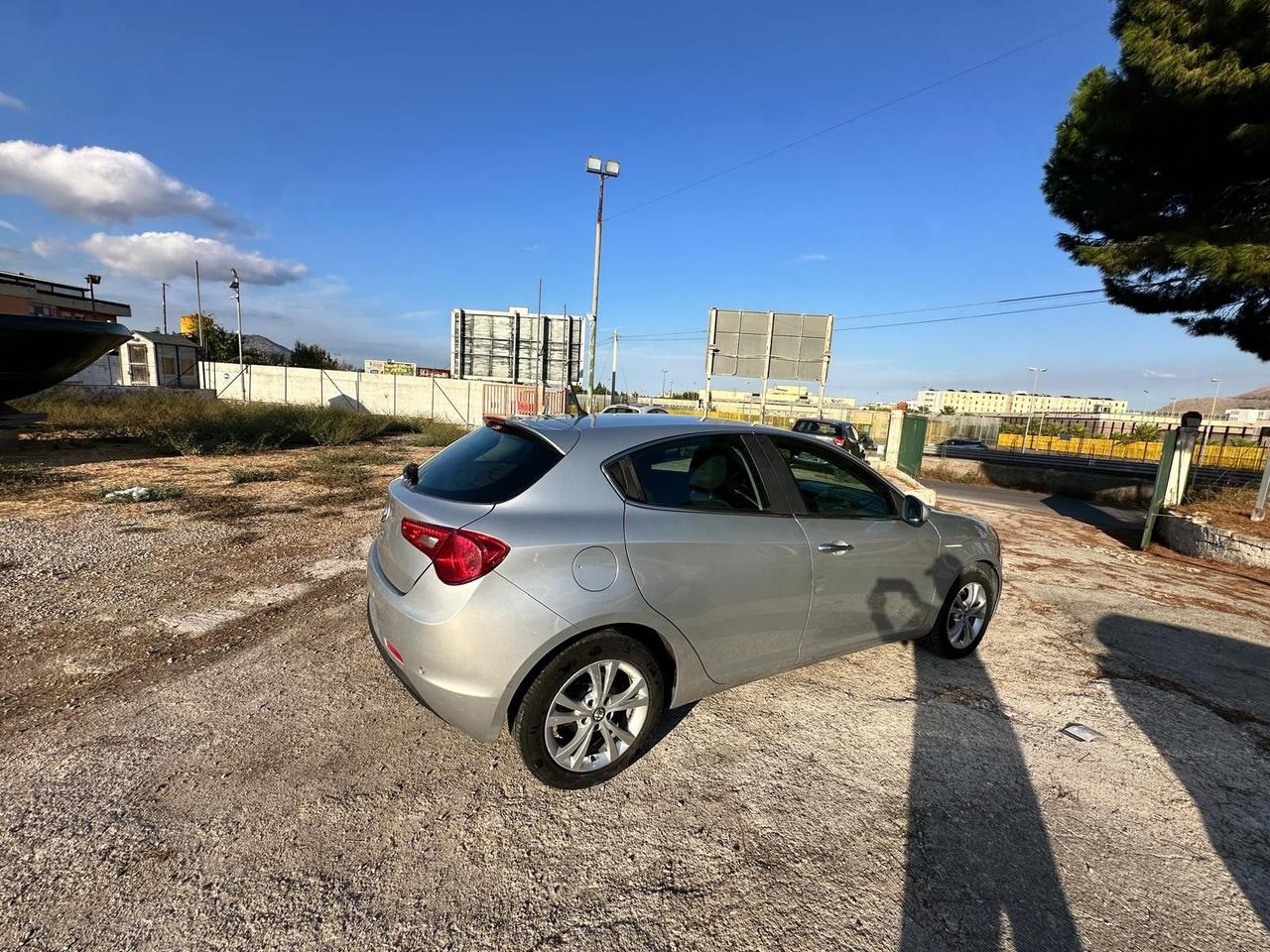 Alfa Romeo Giulietta 1.6 JTDm-2 105 CV Distinctive