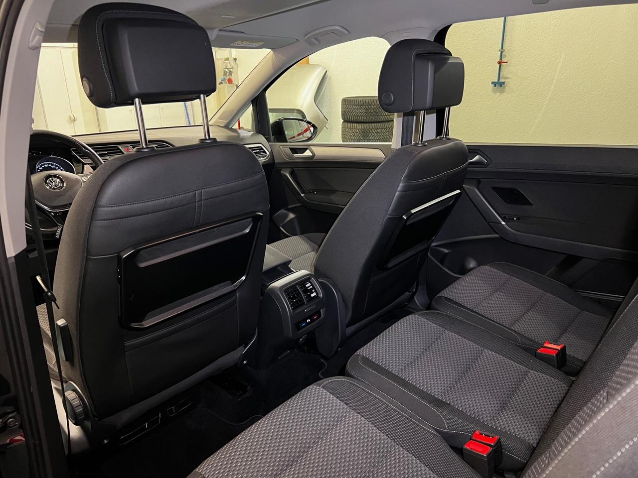 Volkswagen Touran 2.0 TDI 150 CV SCR DSG Business BlueMotion Technology