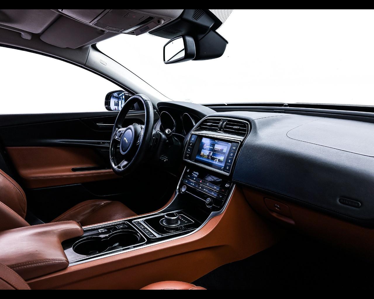 JAGUAR XE 2.0 D Turbo 180 CV AWD aut. Prestig