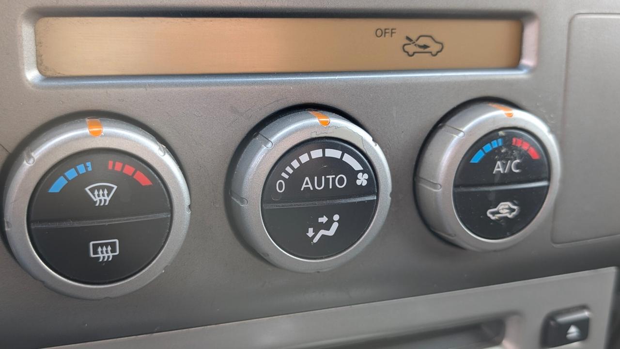 Nissan Navara 2.5 dCi 4 porte Double Cab LE