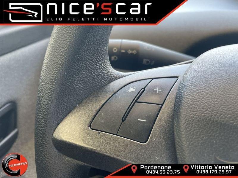 Lancia Ypsilon 1.0 FireFly 5 porte S&S Hybrid Ecochic Silver