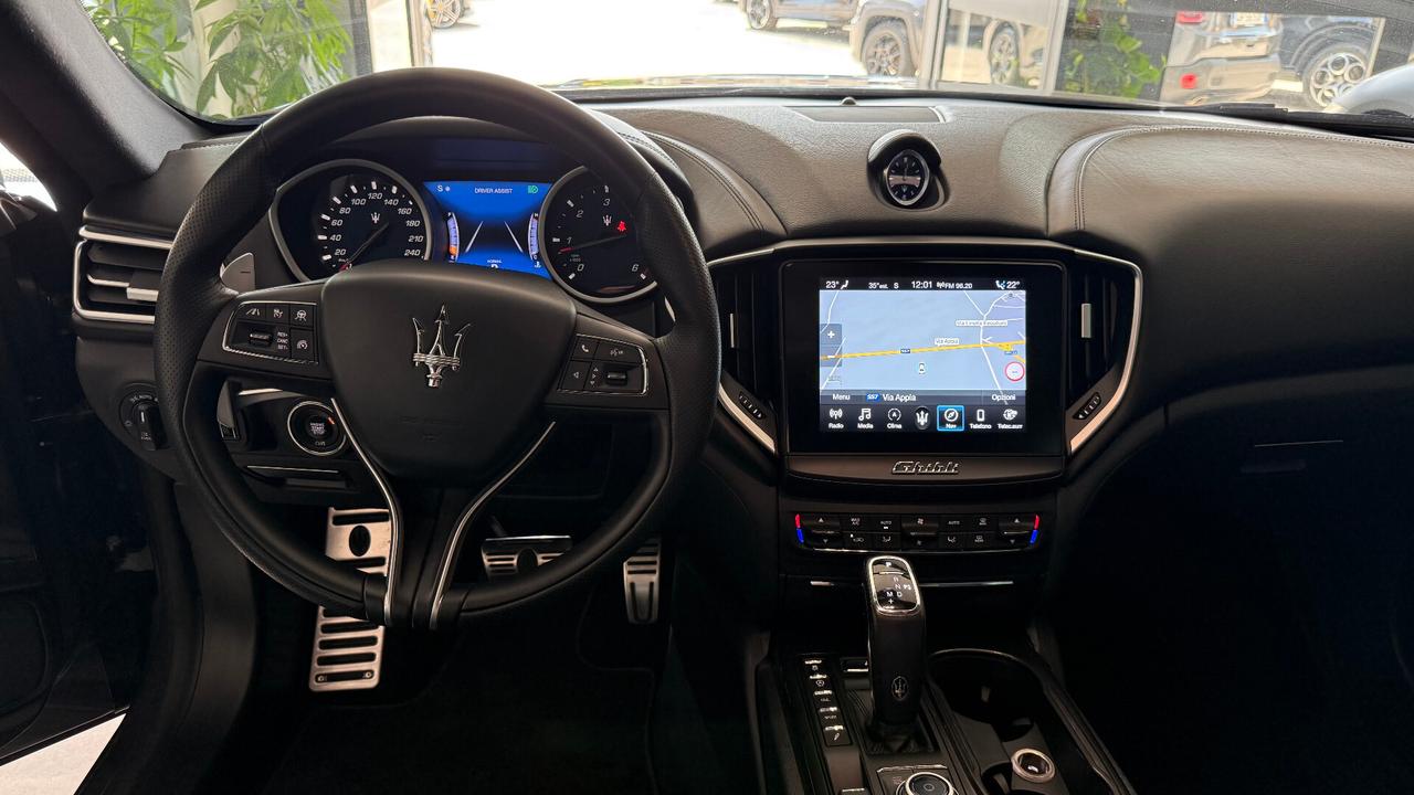 Maserati Ghibli V6 Diesel 275 CV Gransport TETTO