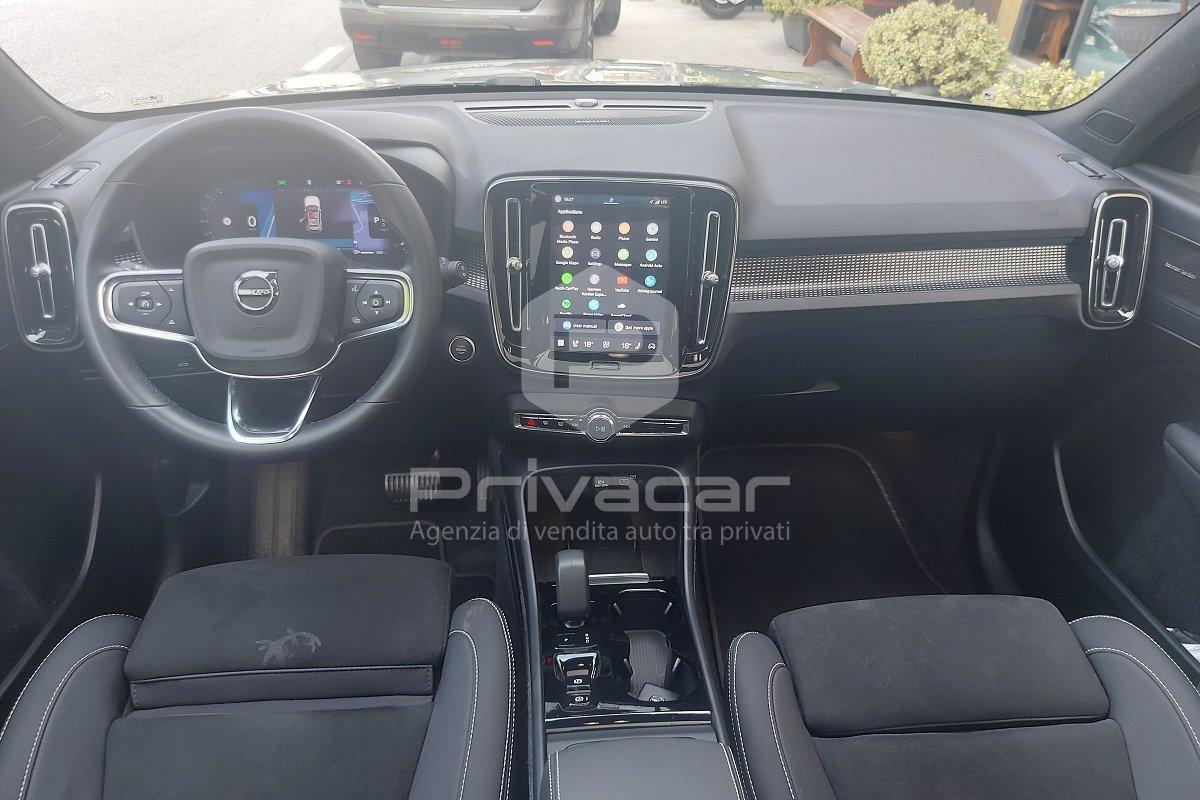 VOLVO XC40 B3 automatico Ultra Dark
